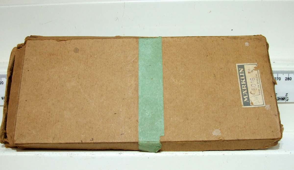 MARKLIN HO:  Metal Crossover M-Track with Metal Underlay(5016) in Good, Used Condition.(W Germany)