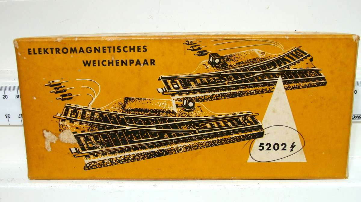 MARKLIN HO:  Metal Point Set M-Track with Metal Underlay(5202) in Good, Used Condition.(W Germany)