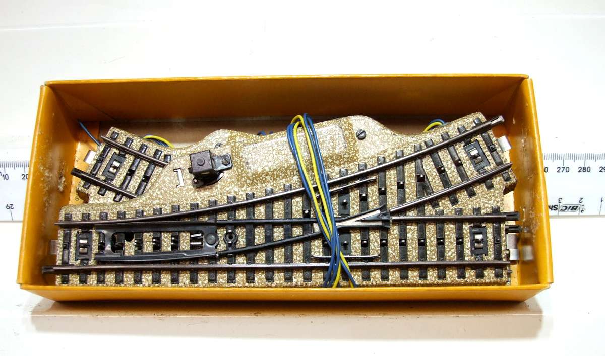 MARKLIN HO:  Metal Point Set M-Track with Metal Underlay(5202) in Good, Used Condition.(W Germany)