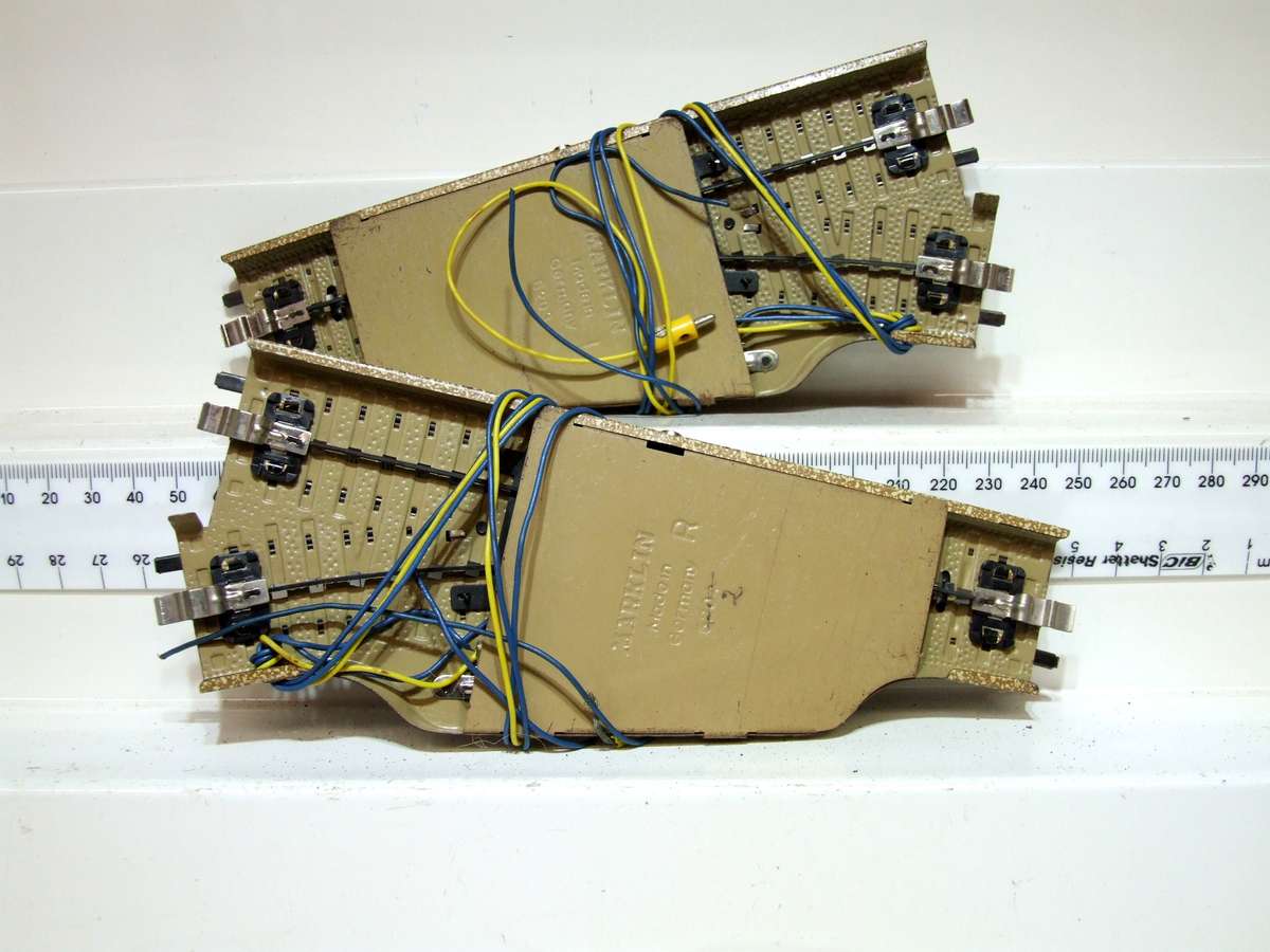 MARKLIN HO:  Metal Point Set M-Track with Metal Underlay(5202) in Good, Used Condition.(W Germany)