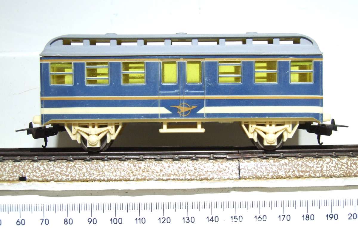 LIMA HO: RARE Vintage Junior Blue Train Coach in Good Un-Boxed, Used Condition (Italy)