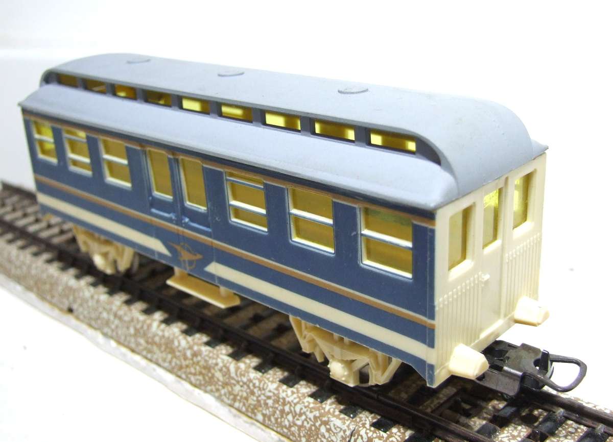 LIMA HO: RARE Vintage Junior Blue Train Coach in Good Un-Boxed, Used Condition (Italy)