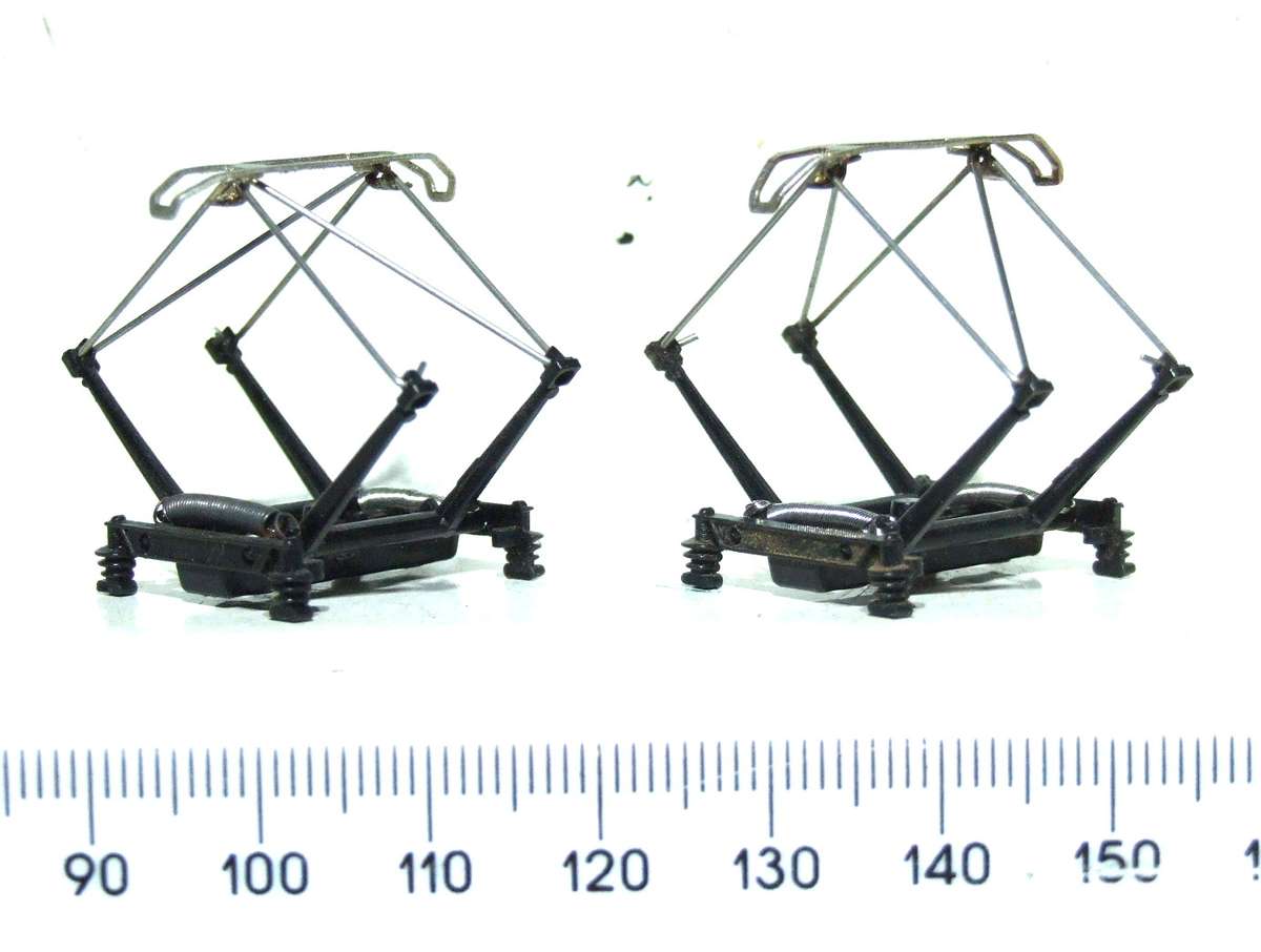 LIMA HO: 1pr SAR E5 Locomotive Pantographs  in Good condition(with Springs) for Parts.(Italy)