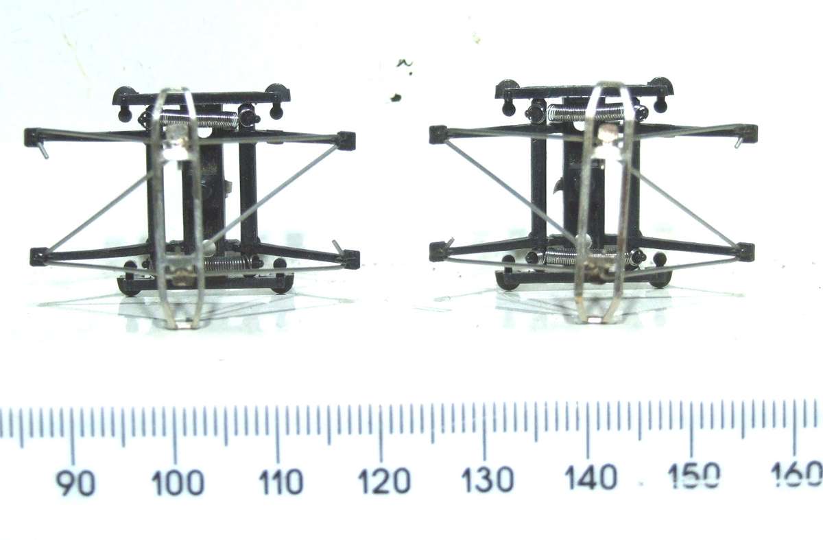 LIMA HO: 1pr SAR E5 Locomotive Pantographs  in Good condition(with Springs) for Parts.(Italy)