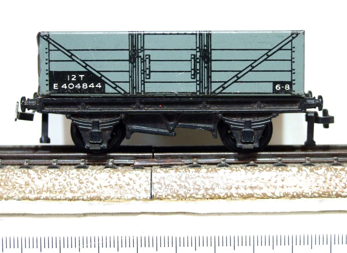 HORNBY DUBLO OO: Vintage English All Metal Freight Car in Good Un-Boxed condition(England)