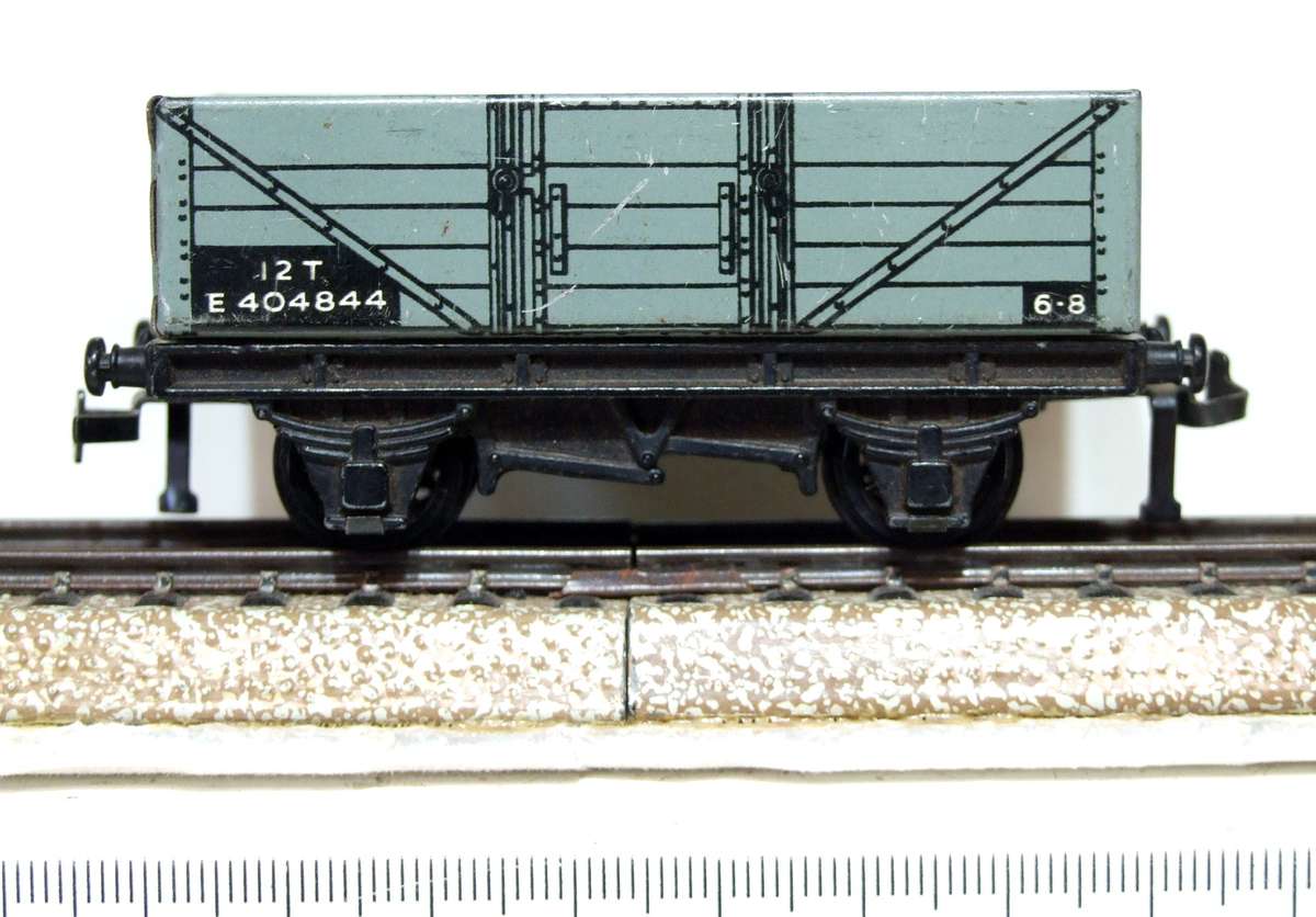 HORNBY DUBLO OO: Vintage English All Metal Freight Car in Good Un-Boxed condition(England)