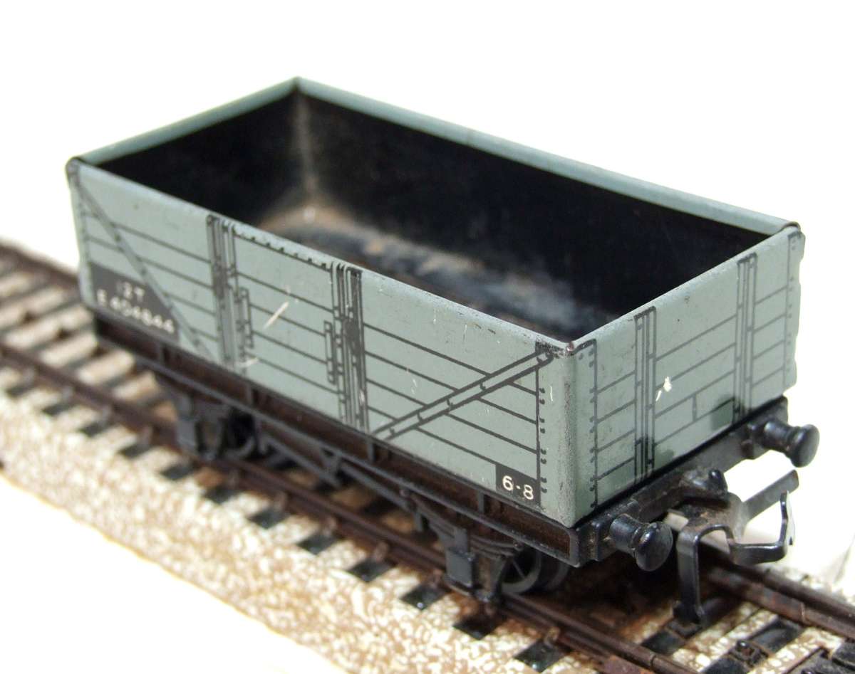 HORNBY DUBLO OO: Vintage English All Metal Freight Car in Good Un-Boxed condition(England)