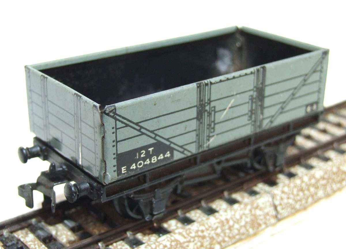 HORNBY DUBLO OO: Vintage English All Metal Freight Car in Good Un-Boxed condition(England)
