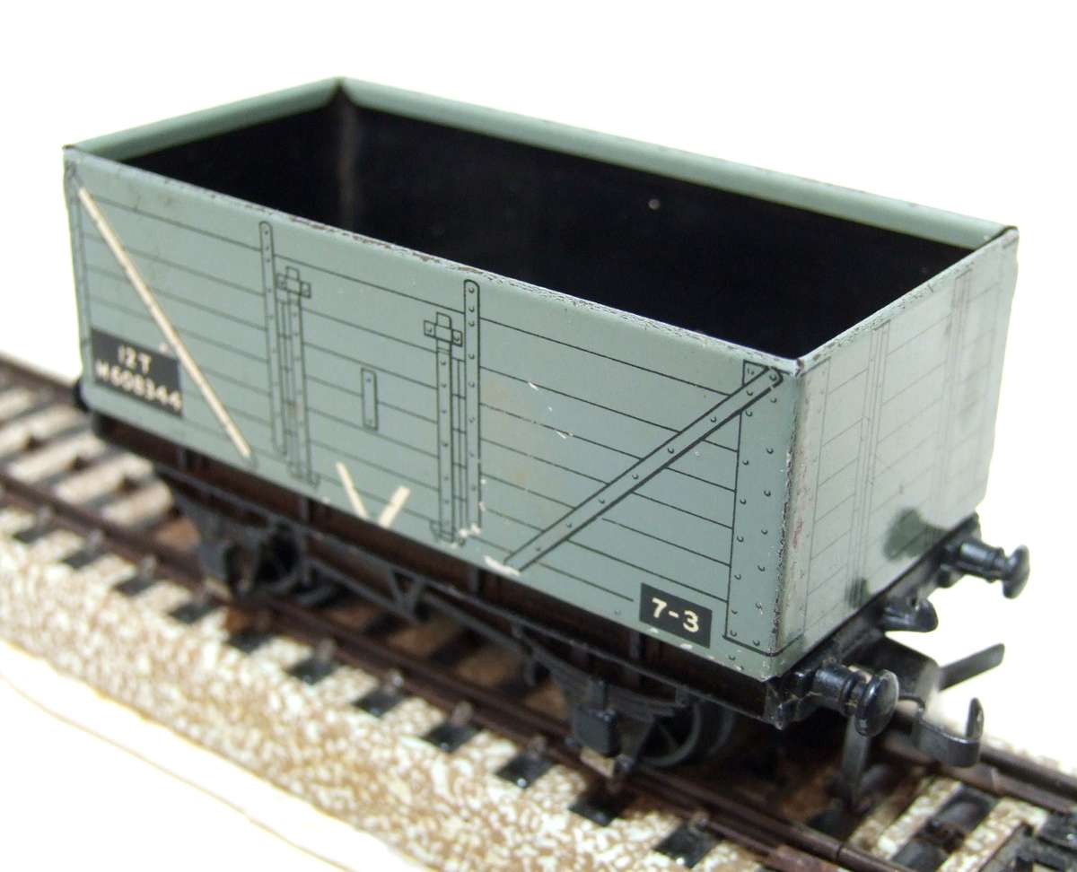 HORNBY DUBLO OO: Vintage English All Metal Freight Car in Good Un-Boxed condition(England)