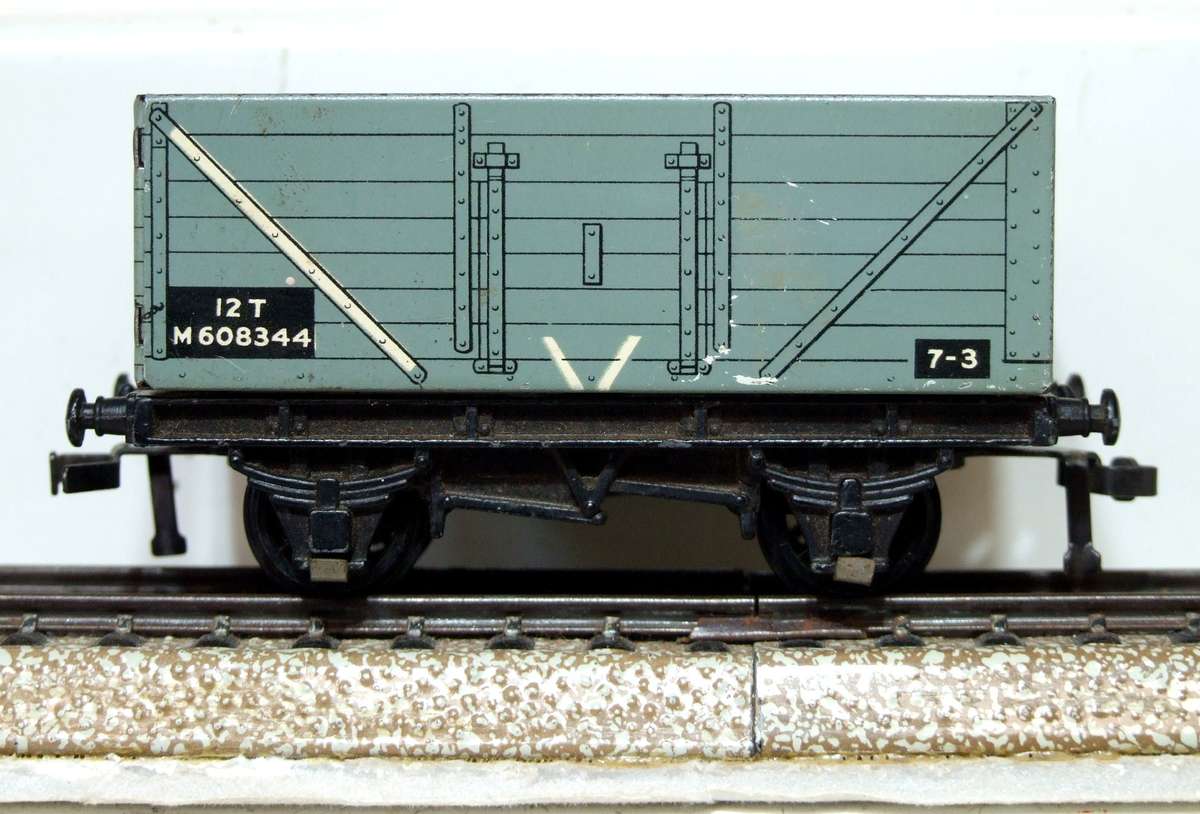 HORNBY DUBLO OO: Vintage English All Metal Freight Car in Good Un-Boxed condition(England)
