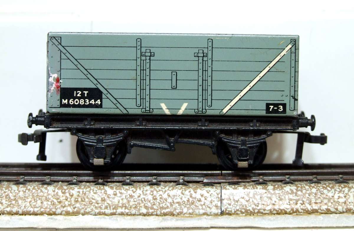 HORNBY DUBLO OO: Vintage English All Metal Freight Car in Good Un-Boxed condition(England)