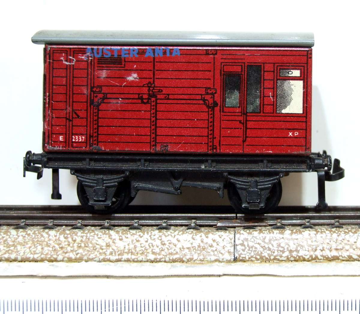HORNBY DUBLO OO: Vintage English All Metal Brake/Baggage Van in Fair Un-Boxed condition(England)