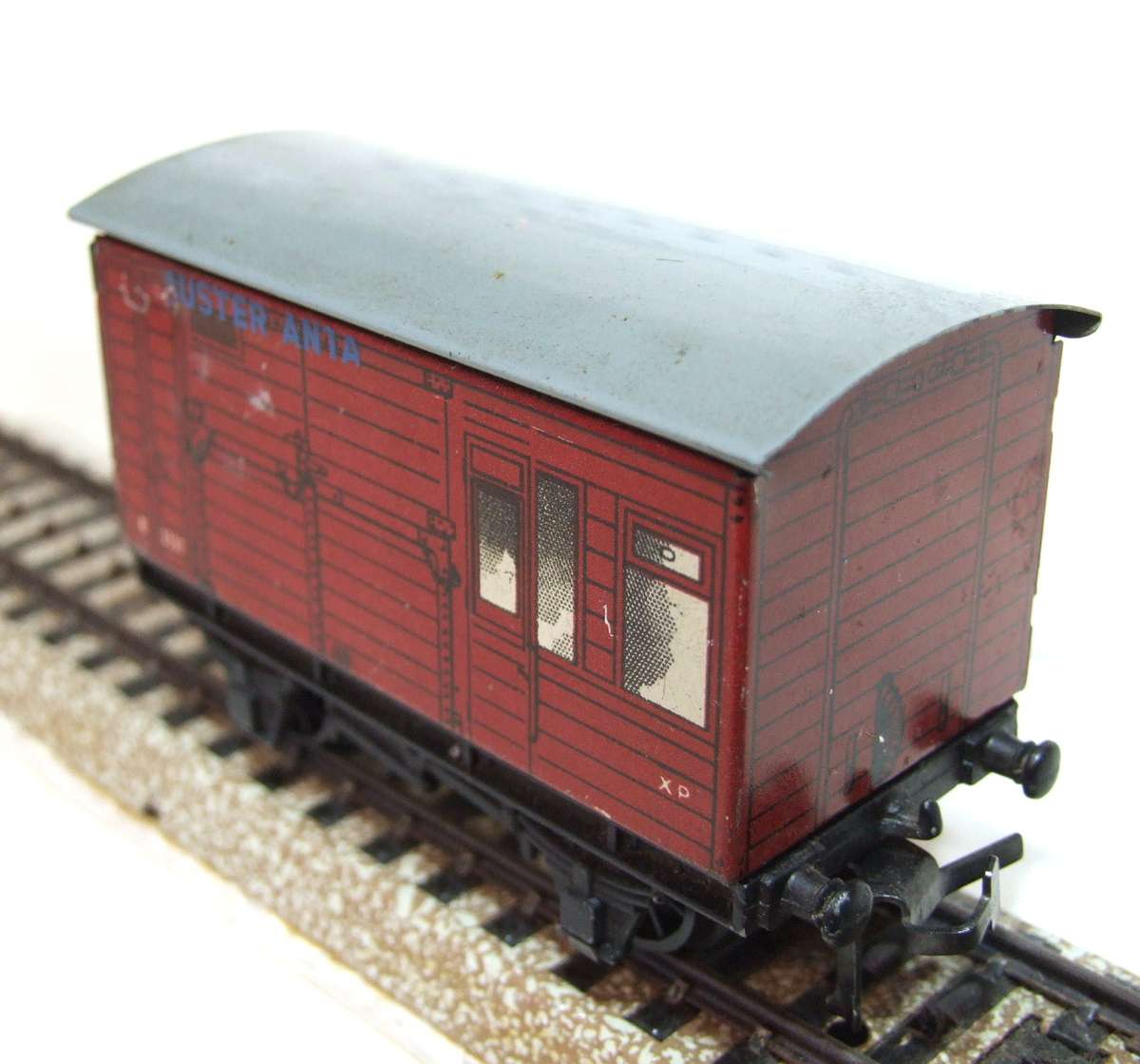 HORNBY DUBLO OO: Vintage English All Metal Brake/Baggage Van in Fair Un-Boxed condition(England)