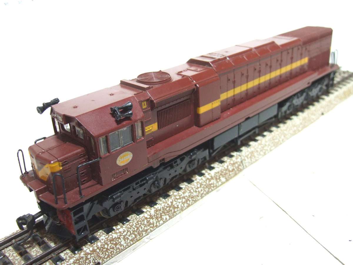 LIMA HO:  SAR "Trans Karoo" Class 34 Diesel Loco in Fair Un-Boxed Operational condition.(Italy)