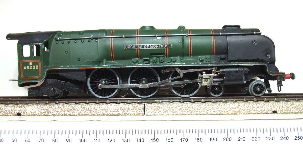 HORNBY DUBLO OO: Heavy Vintage 4-6-2 Steam Locomotive in Fair Running Condition.(England)