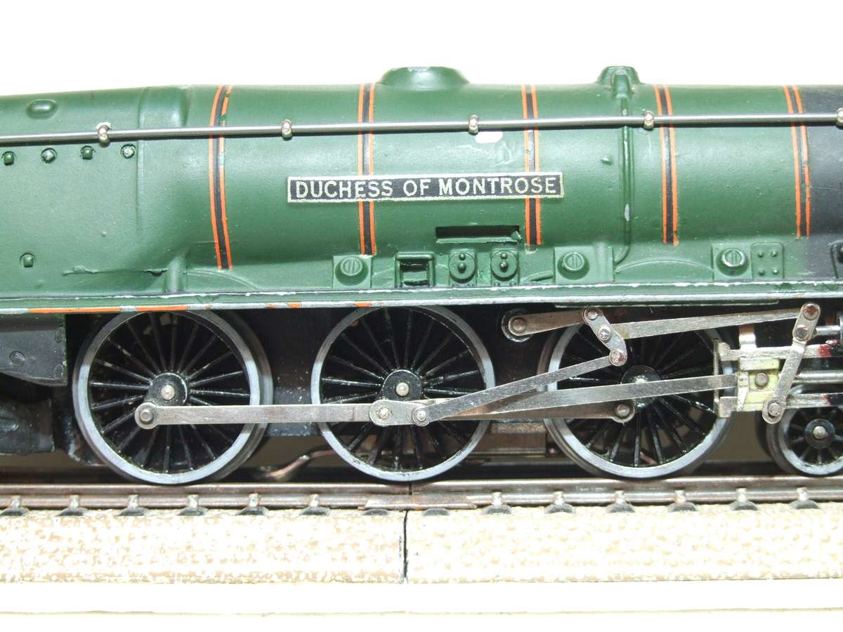 HORNBY DUBLO OO: Heavy Vintage 4-6-2 Steam Locomotive in Fair Running Condition.(England)