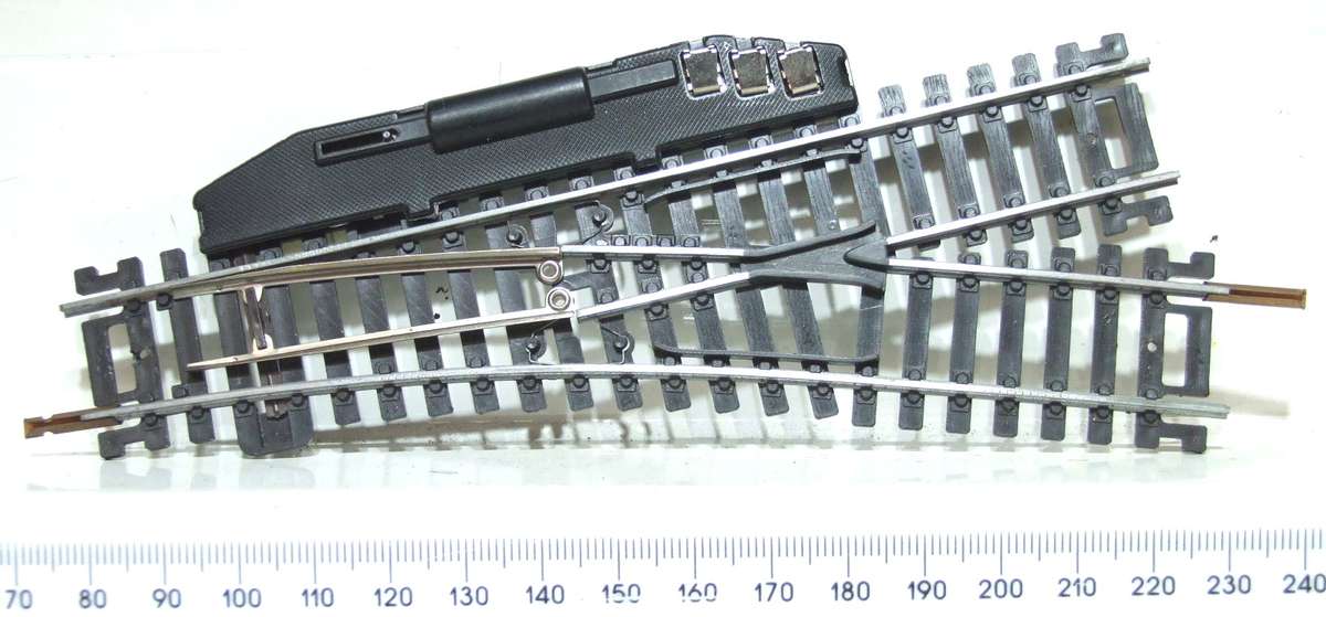 LIMA HO/OO:  Steel Electro-Magnetic RH Point in Good Used and Un-Boxed Condition.(Italy)