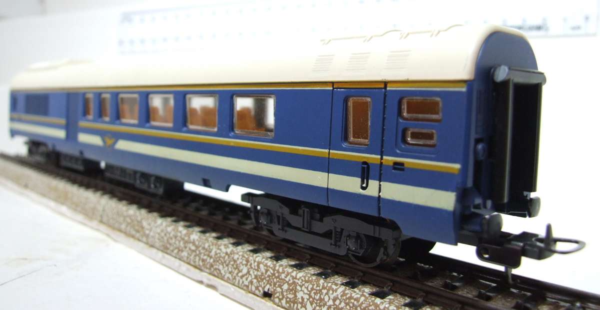 LIMA HO: SAR "Blue Train Composite Coach" in LIKE NEW Condition in the Box (Italy)