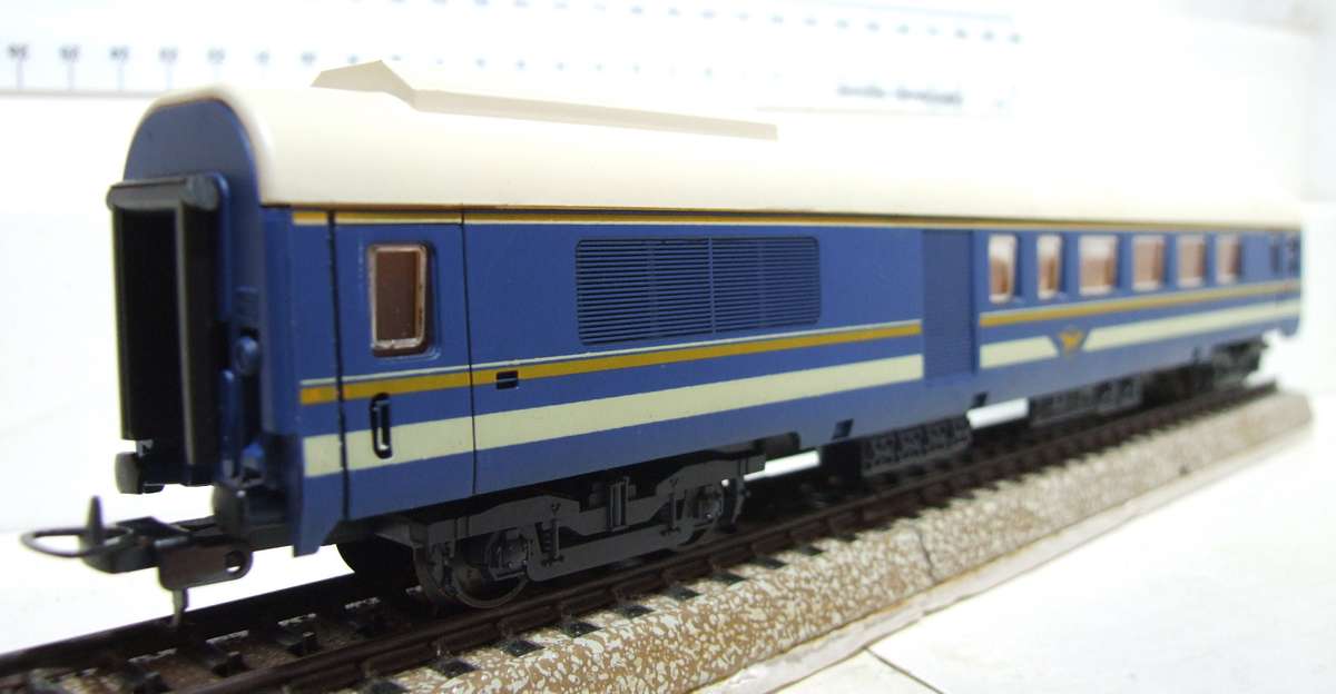 LIMA HO: SAR "Blue Train Composite Coach" in LIKE NEW Condition in the Box (Italy)