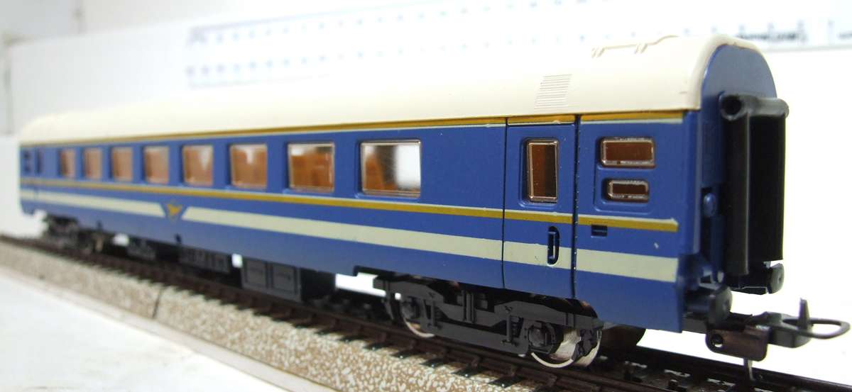 LIMA HO: SAR "Blue Train 1st Class Passenger Coach" in LIKE NEW Condition in the Box (Italy)
