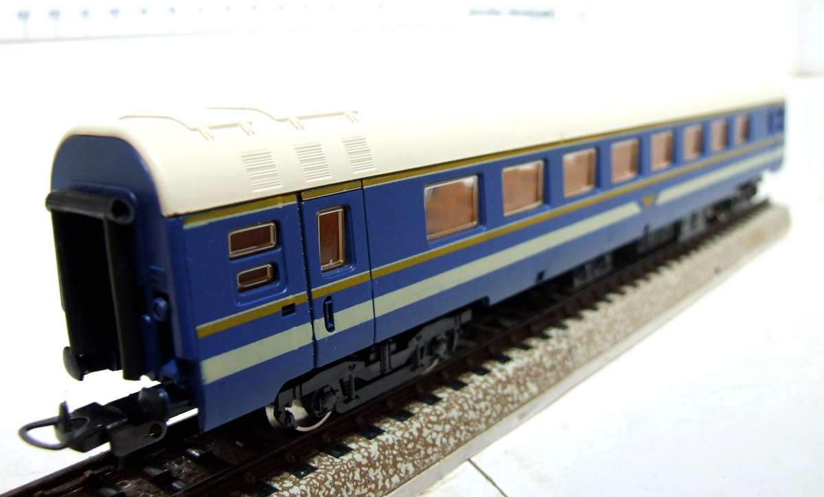 LIMA HO: SAR "Blue Train 1st Class Passenger Coach" in LIKE NEW Condition in the Box (Italy)