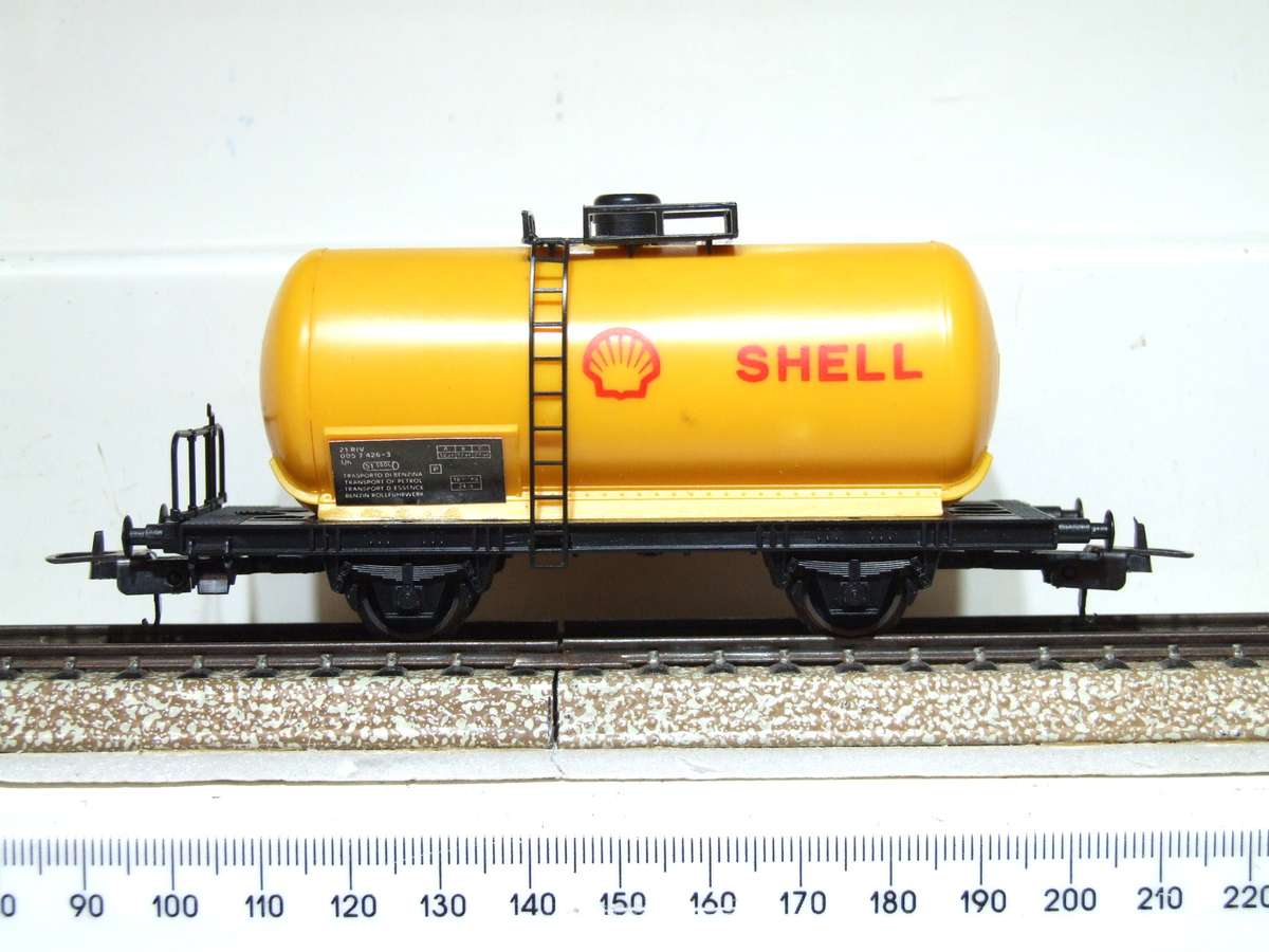 LIMA HO: Vintage SHELL Tanker Wagon in Like New Boxed Condition (Italy)