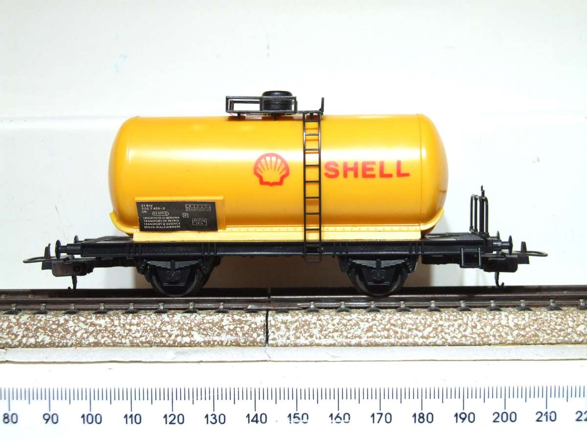 LIMA HO: Vintage SHELL Tanker Wagon in Like New Boxed Condition (Italy)