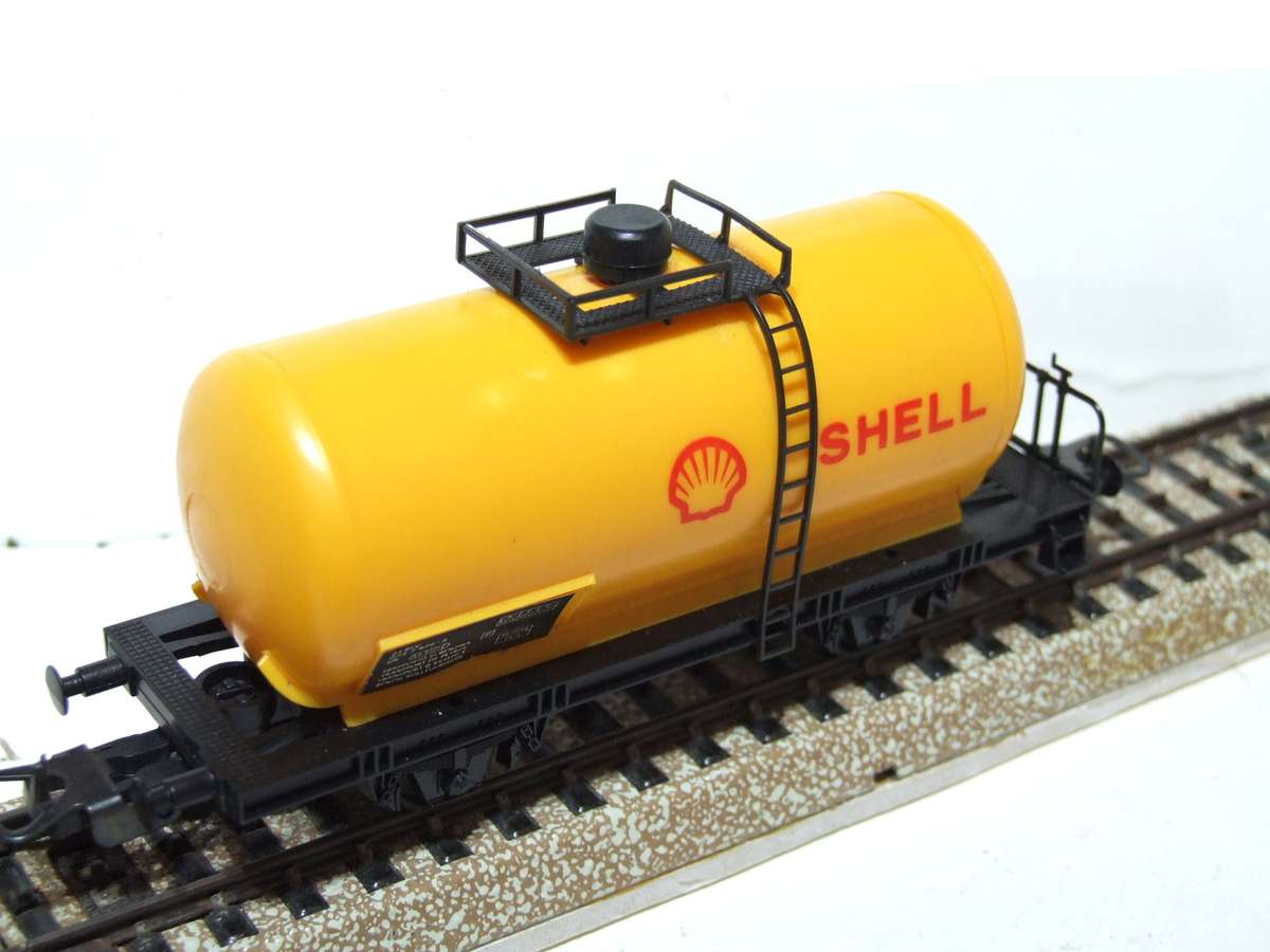 LIMA HO: Vintage SHELL Tanker Wagon in Like New Boxed Condition (Italy)