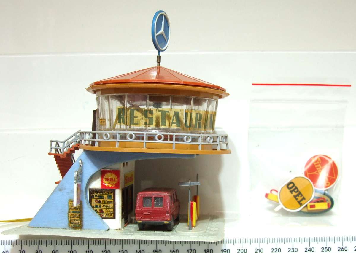 SCENERY HO:  On Auction is this Plastic Petrol Station/Restaurant in Good Used Condition.