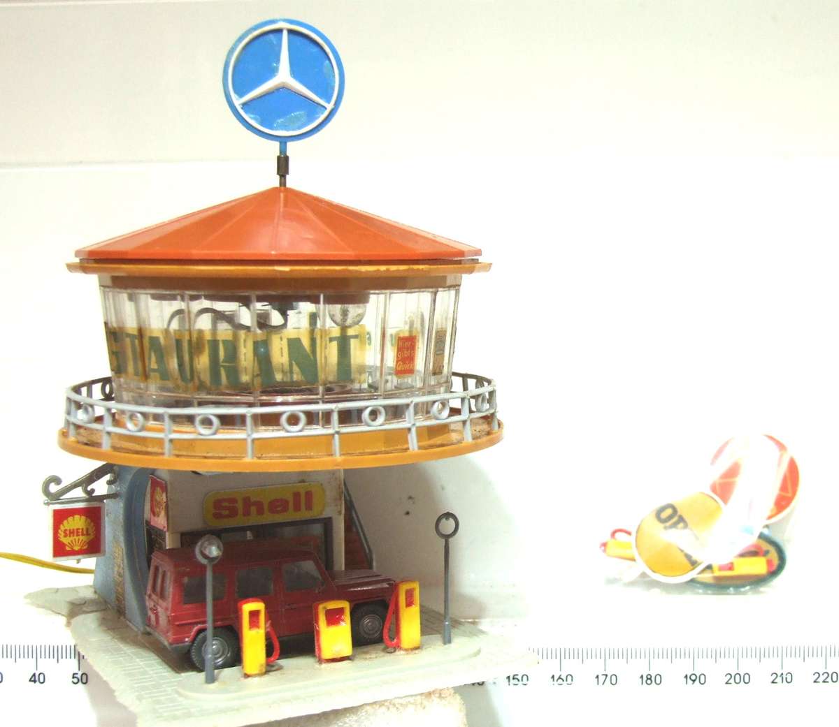 SCENERY HO:  On Auction is this Plastic Petrol Station/Restaurant in Good Used Condition.