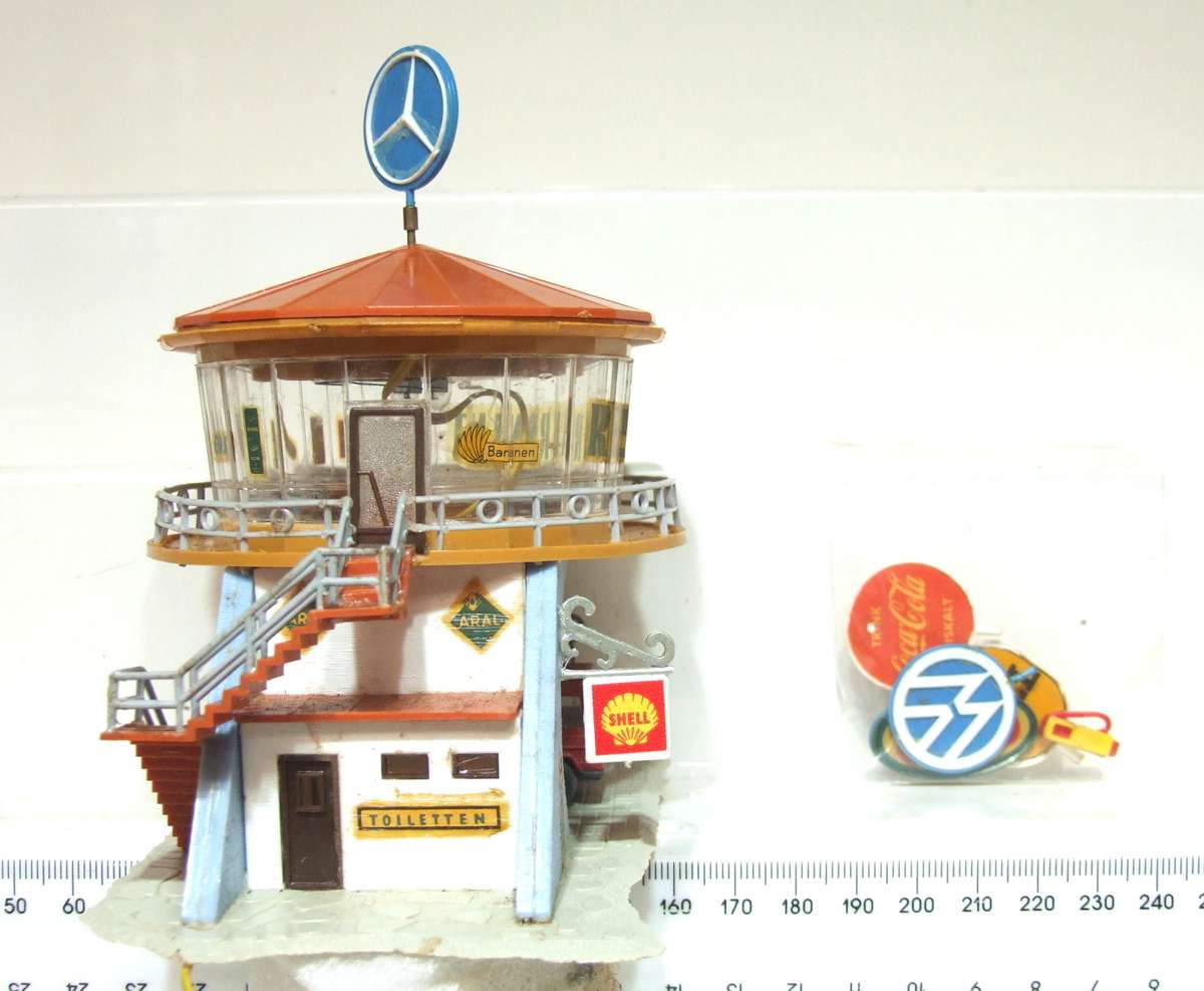 SCENERY HO:  On Auction is this Plastic Petrol Station/Restaurant in Good Used Condition.