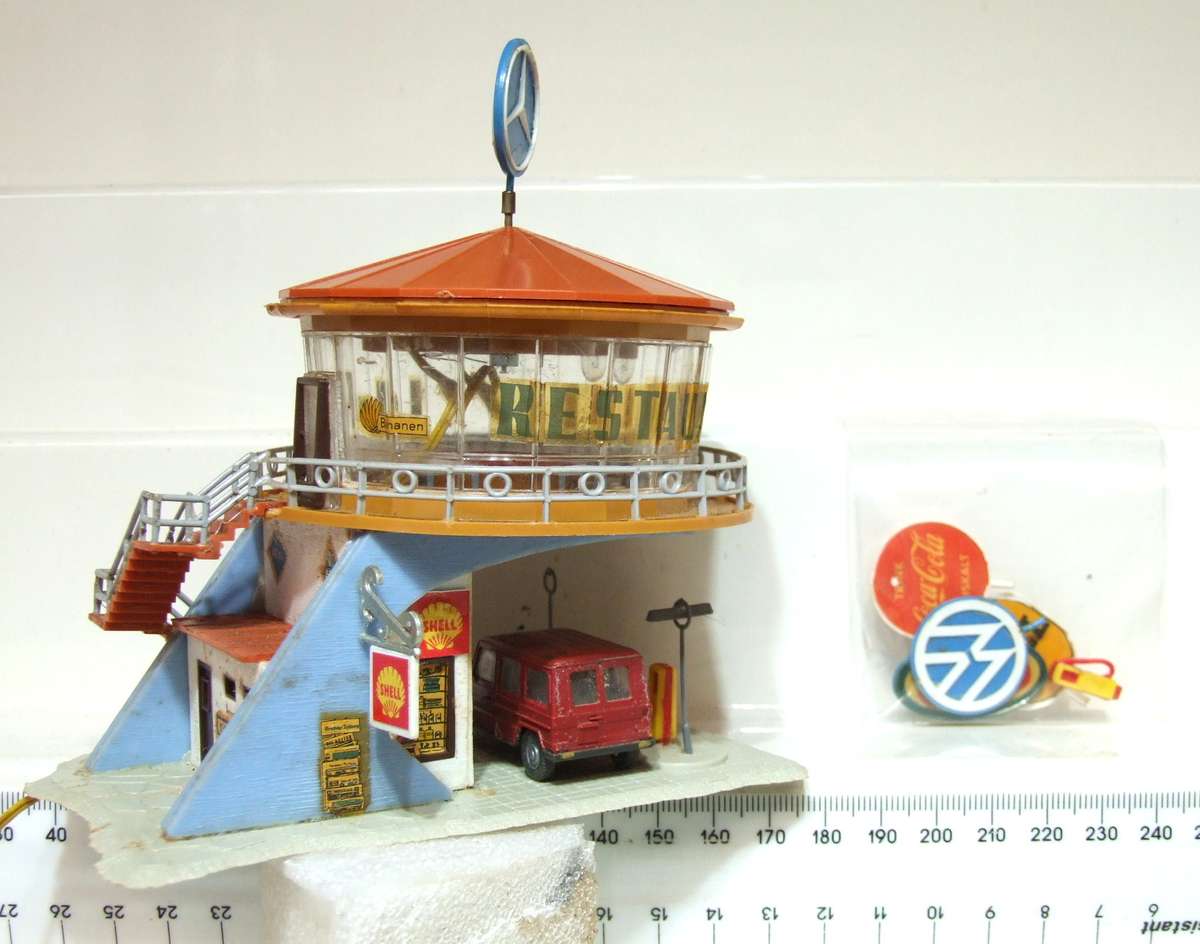 SCENERY HO:  On Auction is this Plastic Petrol Station/Restaurant in Good Used Condition.