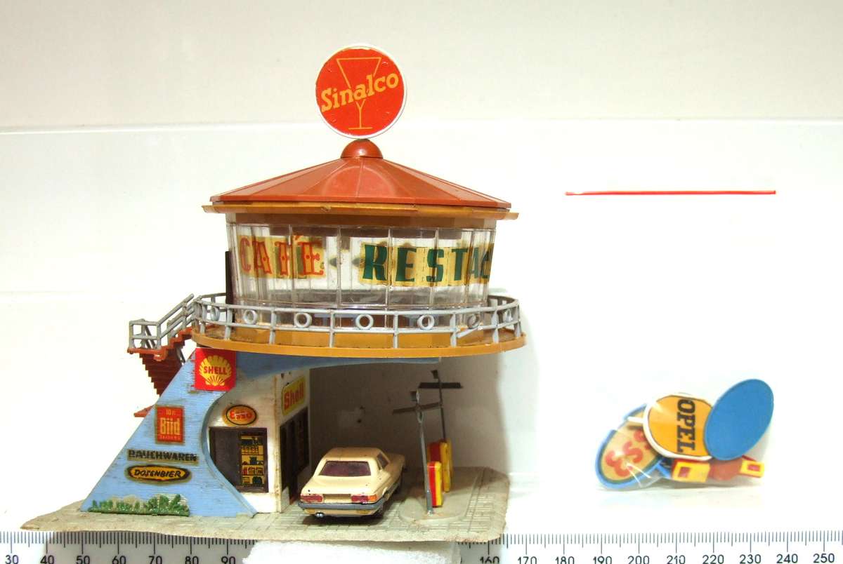 SCENERY HO:  On Auction is this Plastic Petrol Station/Restaurant in Good Used Condition.