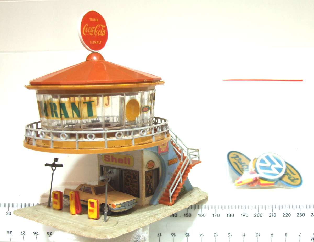 SCENERY HO:  On Auction is this Plastic Petrol Station/Restaurant in Good Used Condition.
