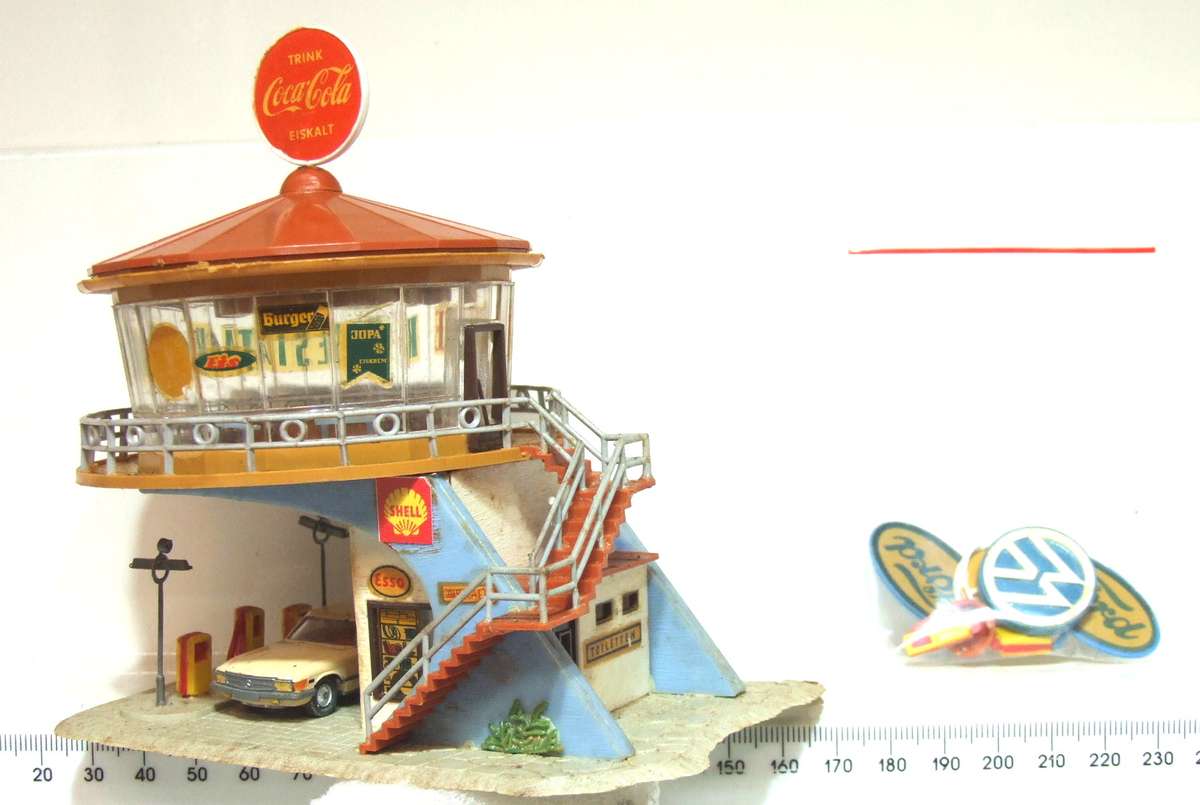 SCENERY HO:  On Auction is this Plastic Petrol Station/Restaurant in Good Used Condition.
