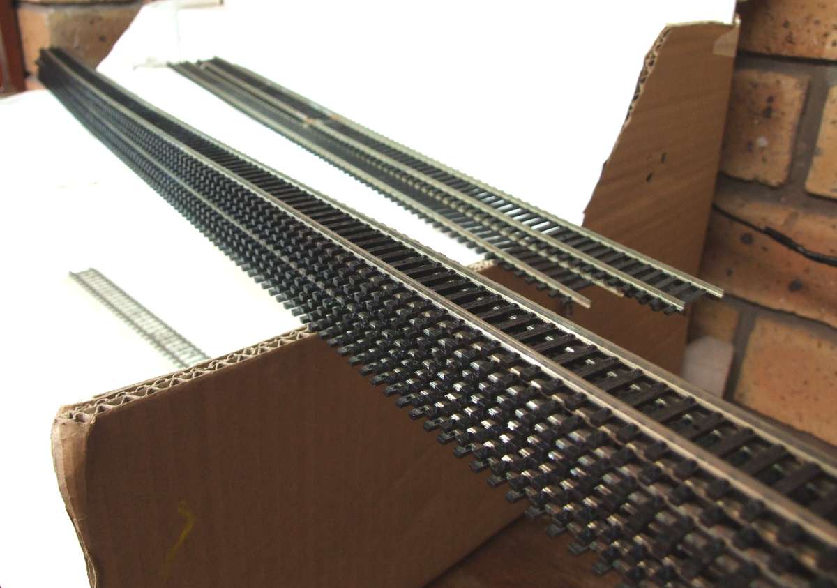 LIMA HO/OO: This 8pc Nickel Silver Solid Track is in Good Used Condition.(Italy)
