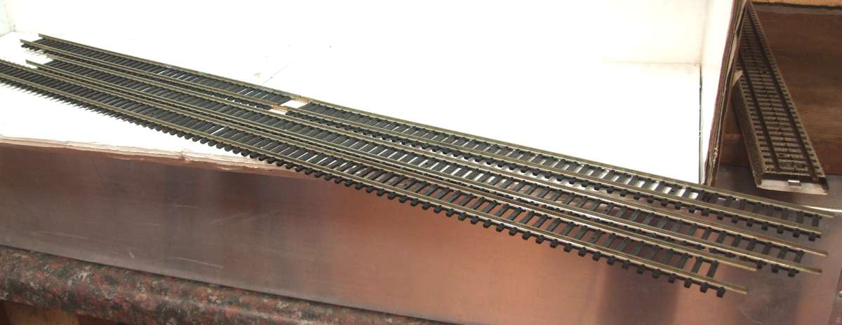 LIMA HO/OO: This 8pc Nickel Silver Solid Track is in Good Used Condition.(Italy)