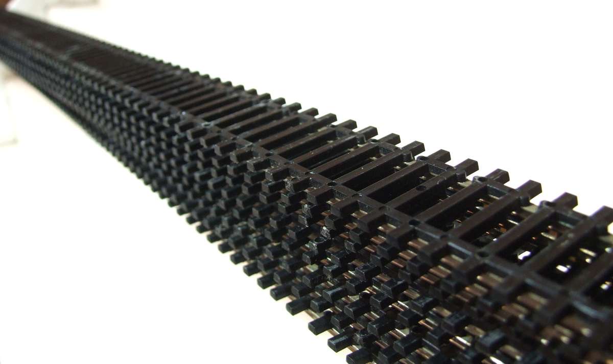 LIMA HO/OO: This 8pc Nickel Silver Solid Track is in Good Used Condition.(Italy)