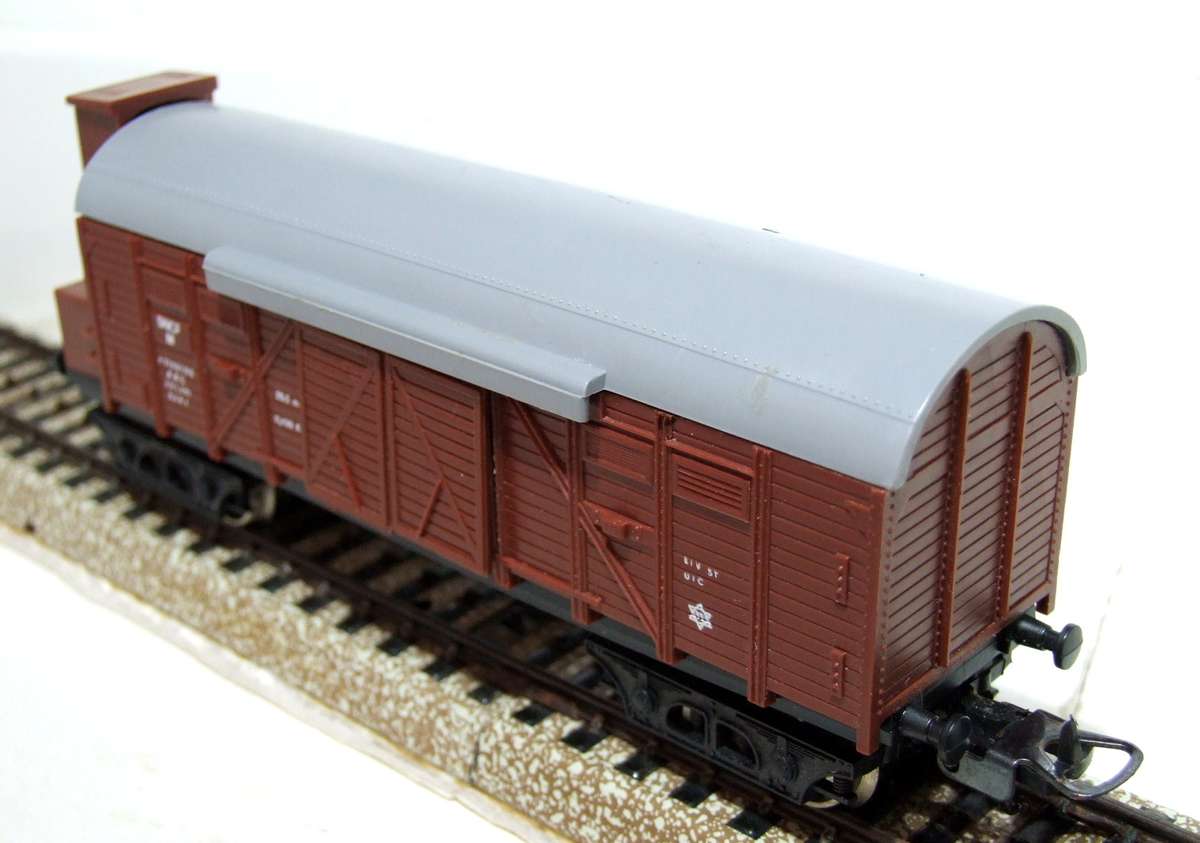 LIMA HO:  European SNCF Freight/Brake Van with Red Lights in Good Un-Boxed condition.(Italy)