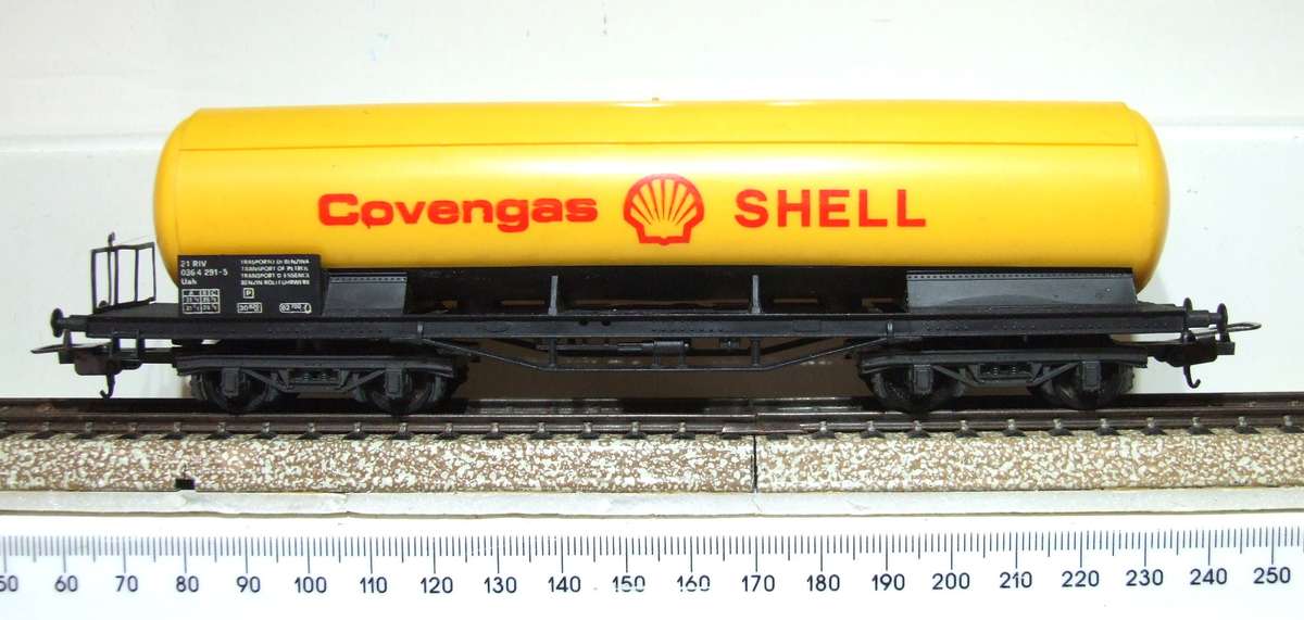 LIMA HO: Vintage SHELL Tanker Wagon in Very Good Un-Boxed, Used Condition (Italy)