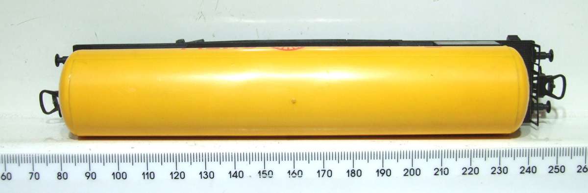 LIMA HO: Vintage SHELL Tanker Wagon in Very Good Un-Boxed, Used Condition (Italy)