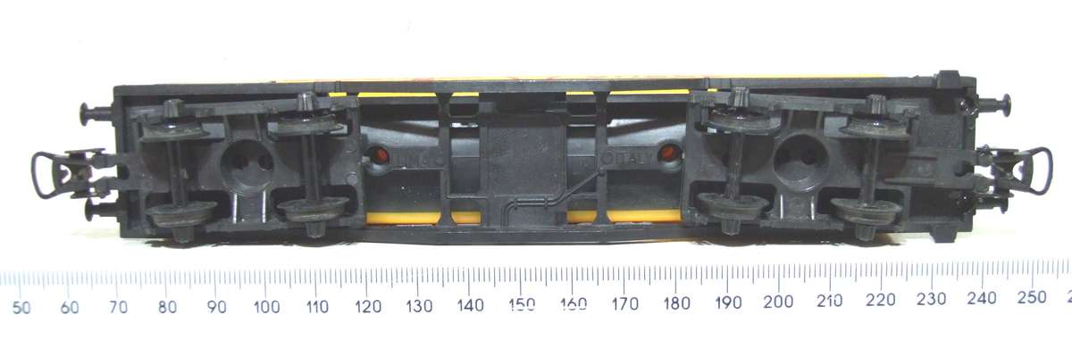 LIMA HO: Vintage SHELL Tanker Wagon in Very Good Un-Boxed, Used Condition (Italy)