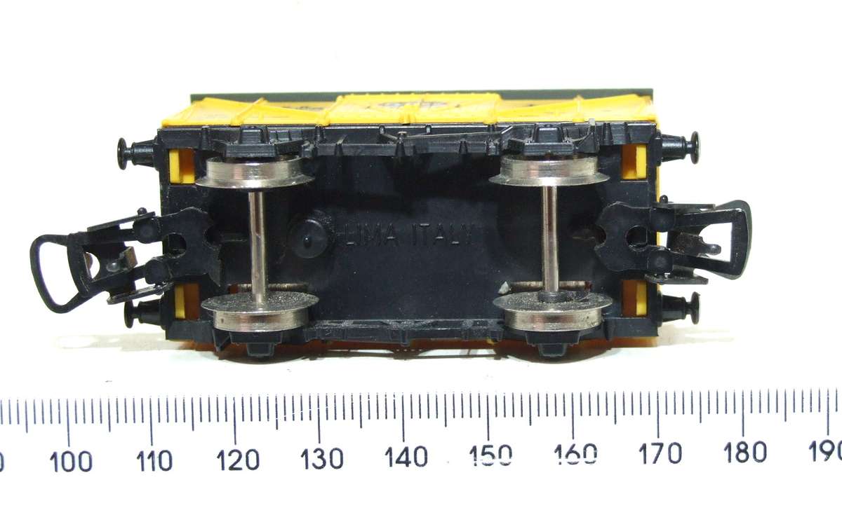 LIMA HO: British Banana Closed Car in Good Un-Boxed condition (Italy)