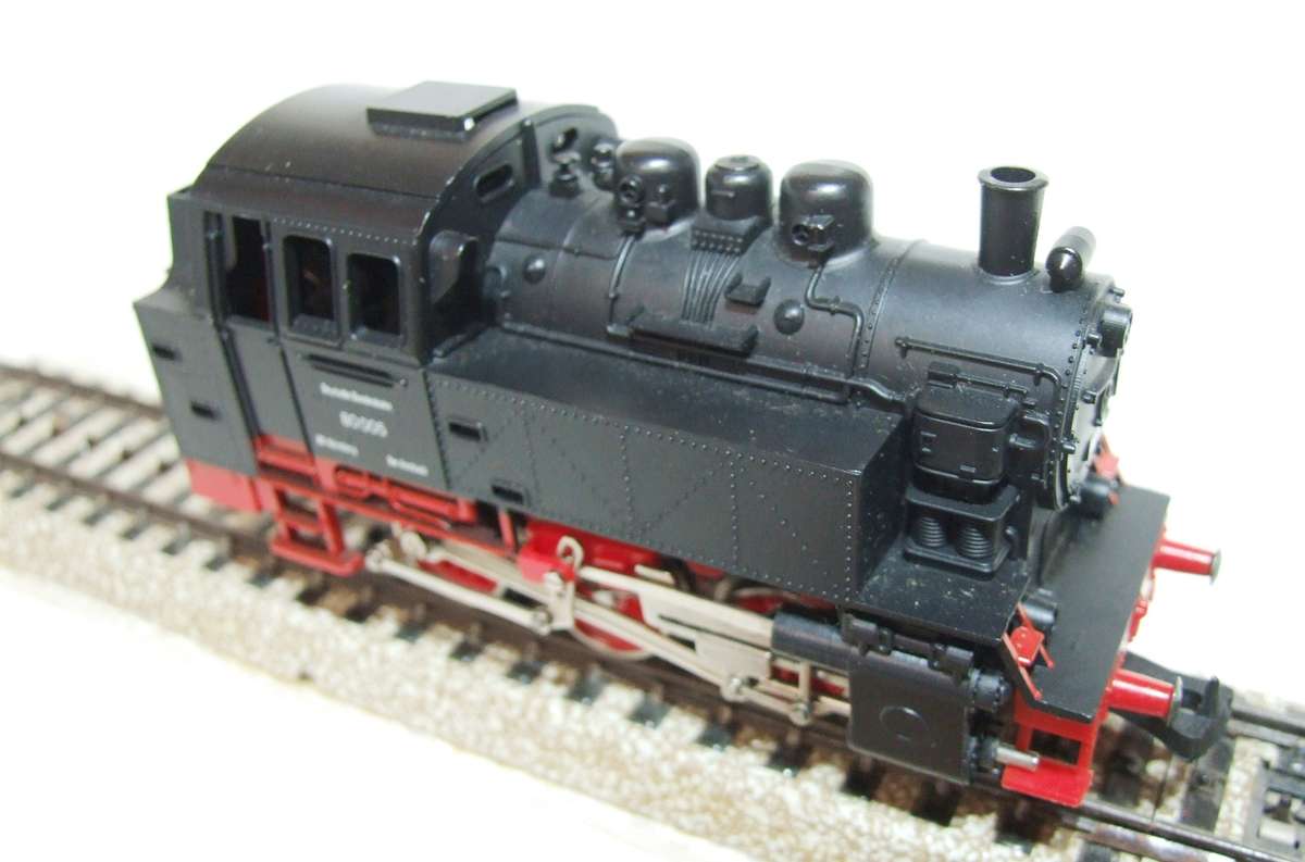 LIMA HO: Vintage 0-6-0 "DB" Tank Steam Locomotive(80 005) in Very Good Running, Boxed Condition.
