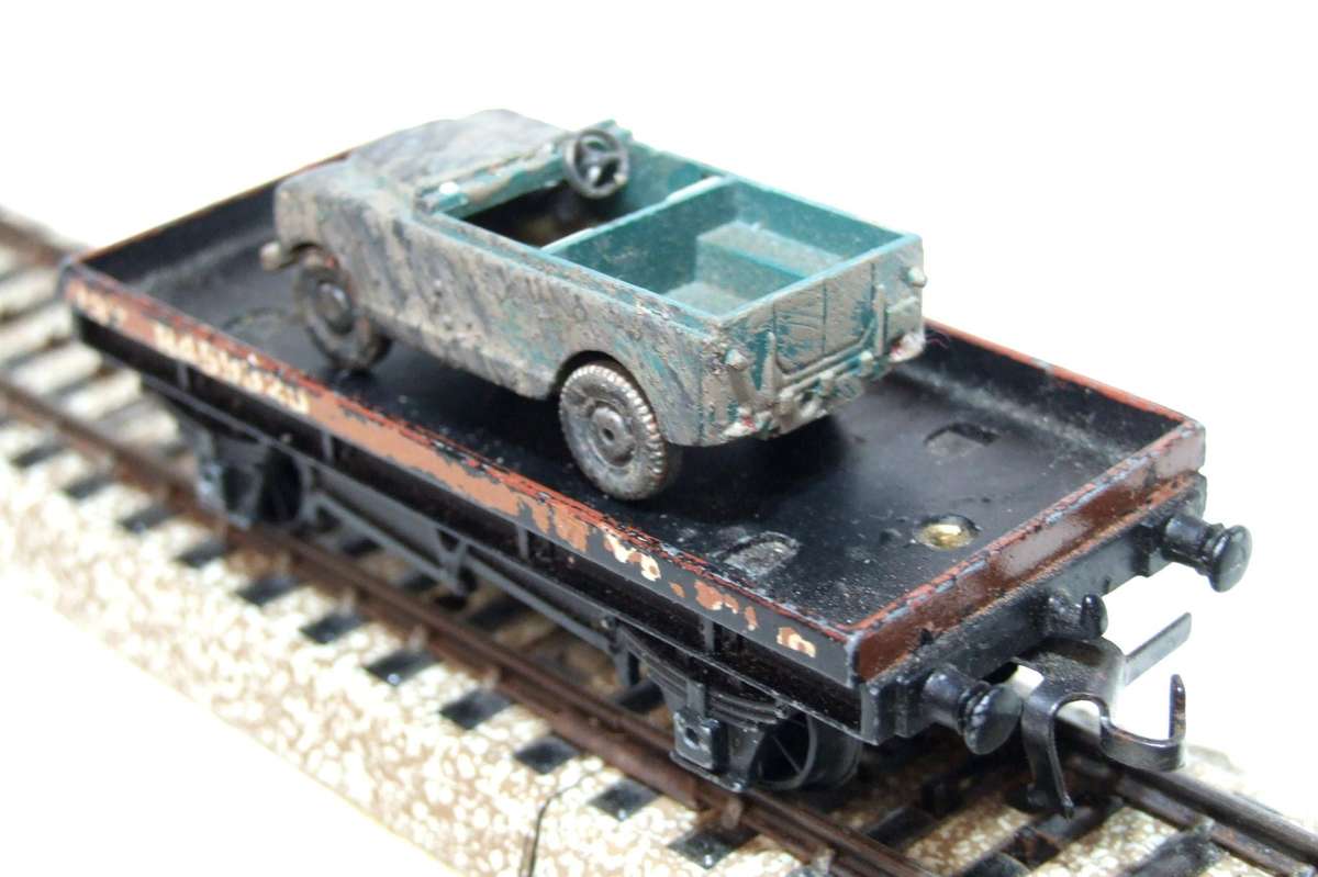 HORNBY DUBLO OO: Vintage English Freight Car with Load in Fair Un-Boxed condition(England)