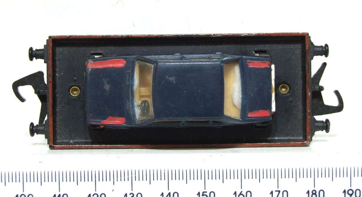 HORNBY DUBLO OO: Vintage English Freight Car with Load in Fair Un-Boxed condition(England)