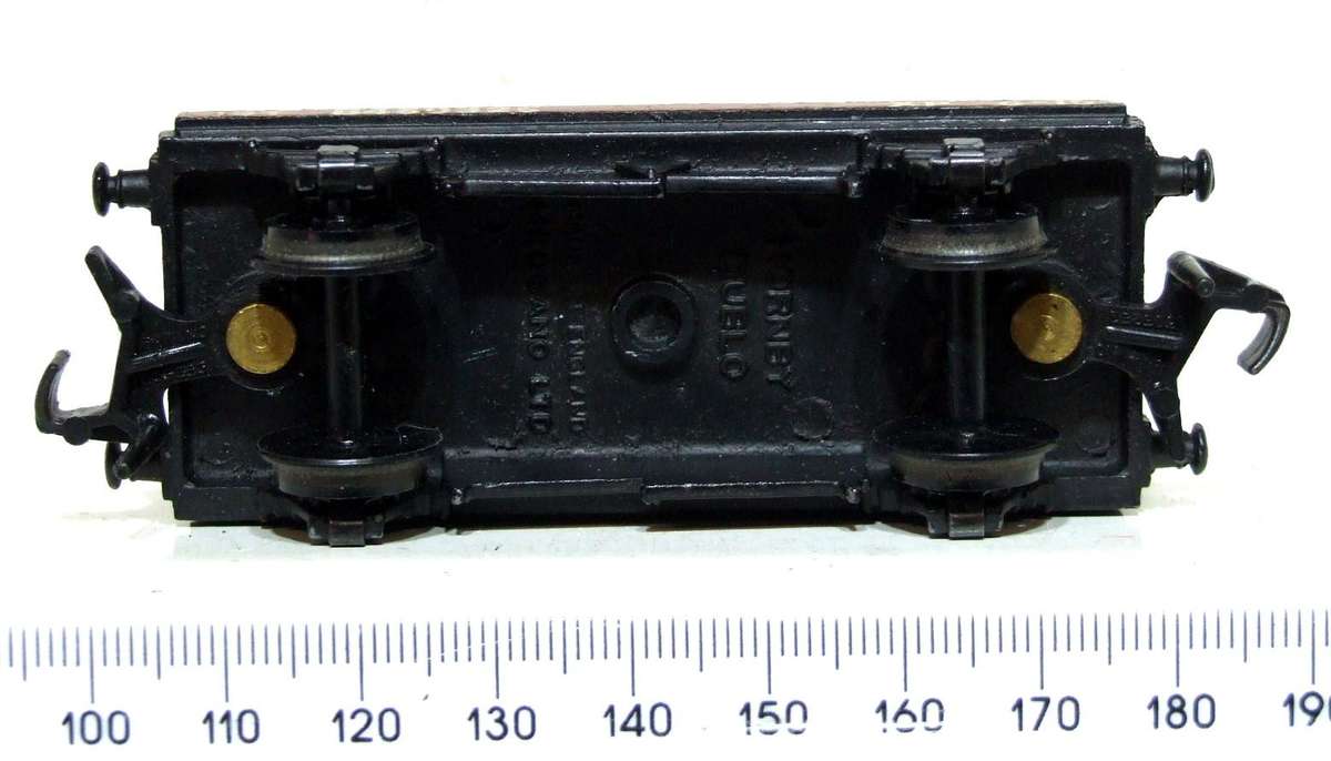 HORNBY DUBLO OO: Vintage English Freight Car with Load in Fair Un-Boxed condition(England)