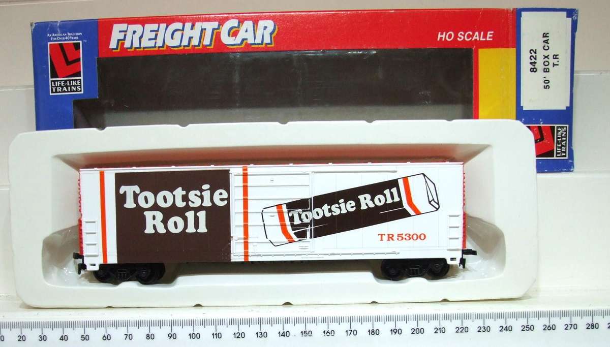 LIFE LIKE HO: TR 50' Box Car(8422) in New Old Stock Boxed condition.(USA)