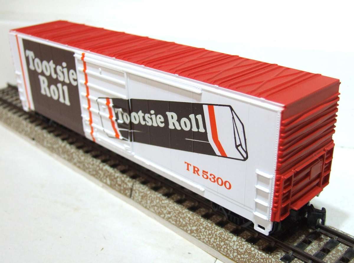 LIFE LIKE HO: TR 50' Box Car(8422) in New Old Stock Boxed condition.(USA)