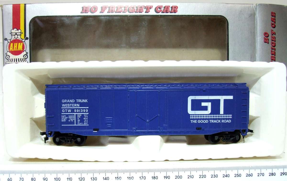 AHM HO: GT 50' Reefer in New Old Stock Boxed condition.(USA)